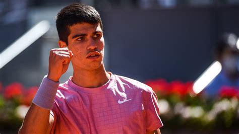 杜锋在接受 杜锋在接受