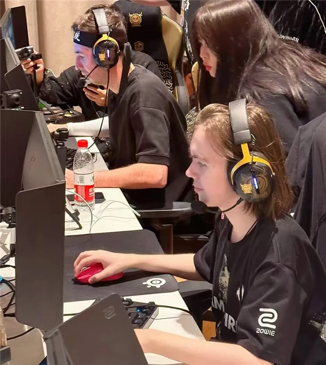 双方路线的 双方路线的